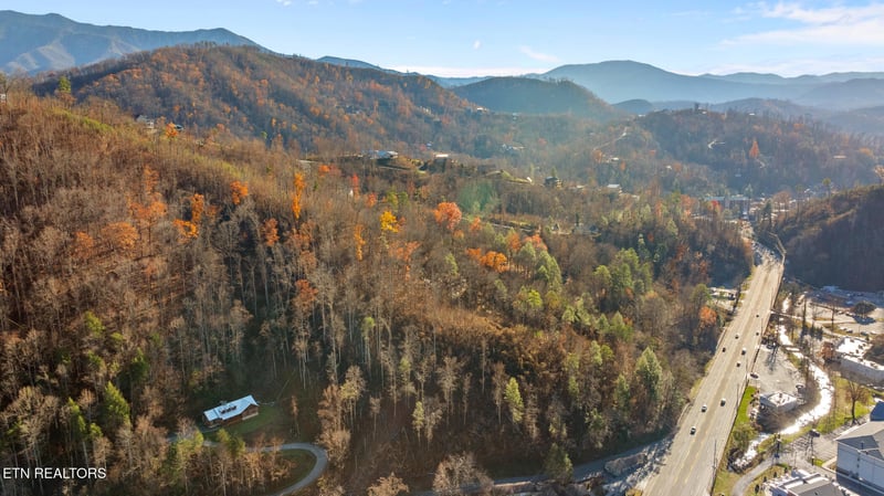 830 Sleepy Hollow Rd, Gatlinburg, TN 37738