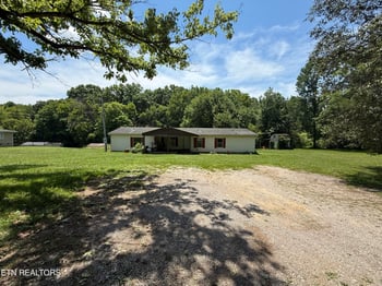 8302 Chauvin Ln, Corryton, TN 37721