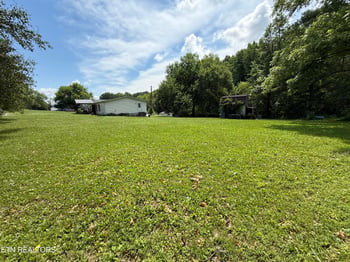 8302 Chauvin Ln, Corryton, TN 37721