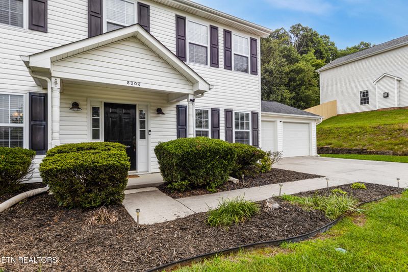 8306 Foxworth Tr, Powell, TN 37849
