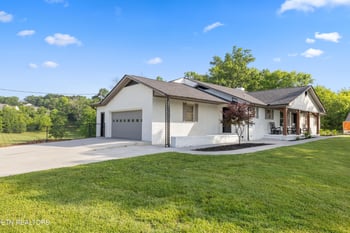 8307 Stoney View Ln, Corryton, TN 37721