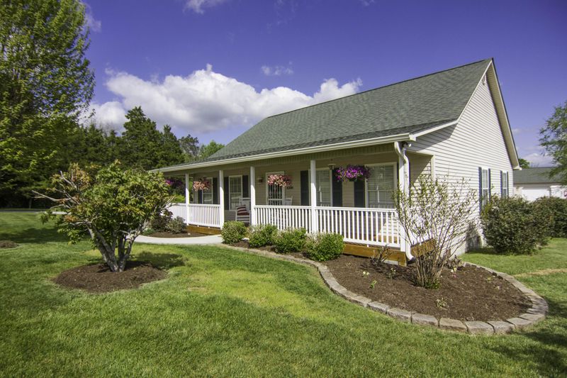 8308 Stoney View Ln, Corryton, TN 37721