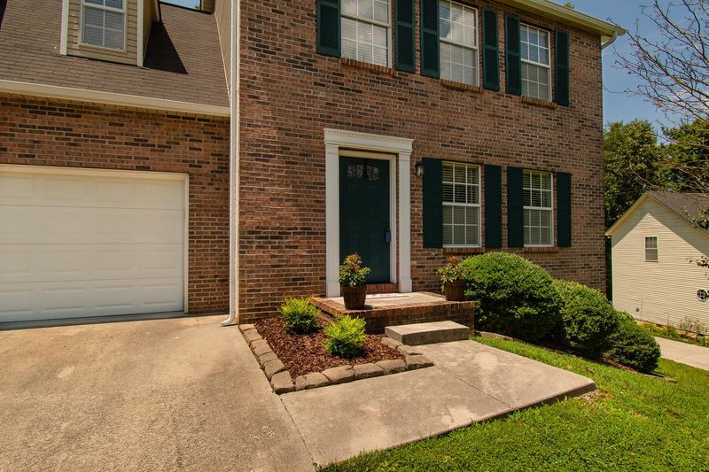 8309 Maple Oak Ln, Powell, TN 37849
