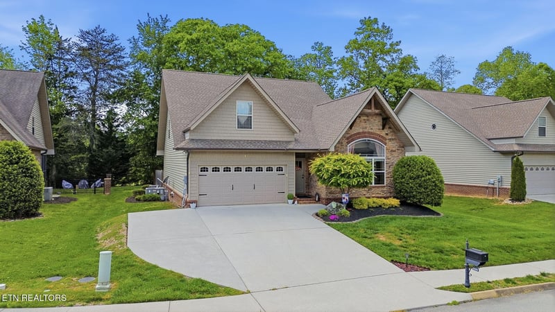 8309 Shoregate Ln, Knoxville, TN 37938