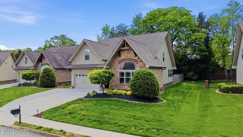 8309 Shoregate Ln, Knoxville, TN 37938