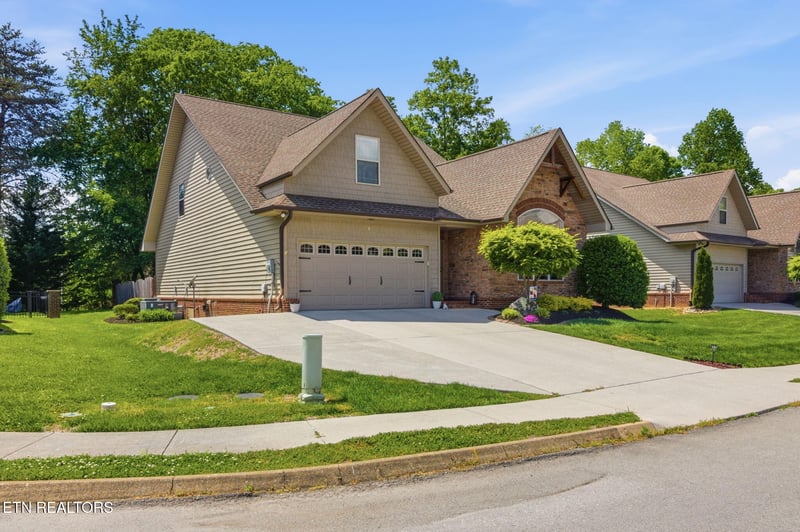 8309 Shoregate Ln, Knoxville, TN 37938