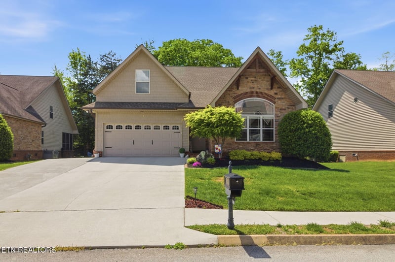 8309 Shoregate Ln, Knoxville, TN 37938