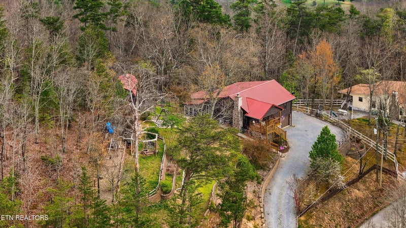 831 Lloyd Huskey Rd, Pigeon Forge, TN 37863