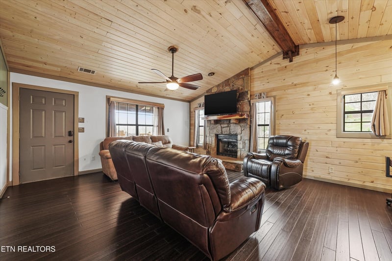 831 Lloyd Huskey Rd, Pigeon Forge, TN 37863