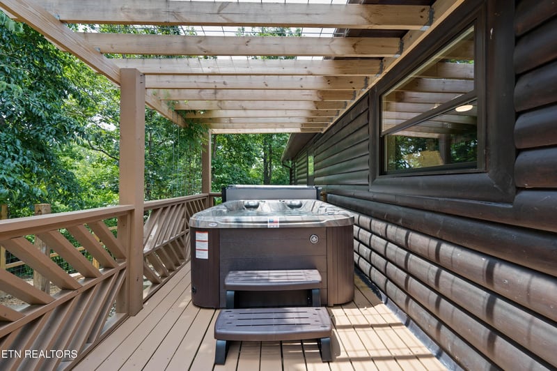 831 Lloyd Huskey Rd, Pigeon Forge, TN 37863