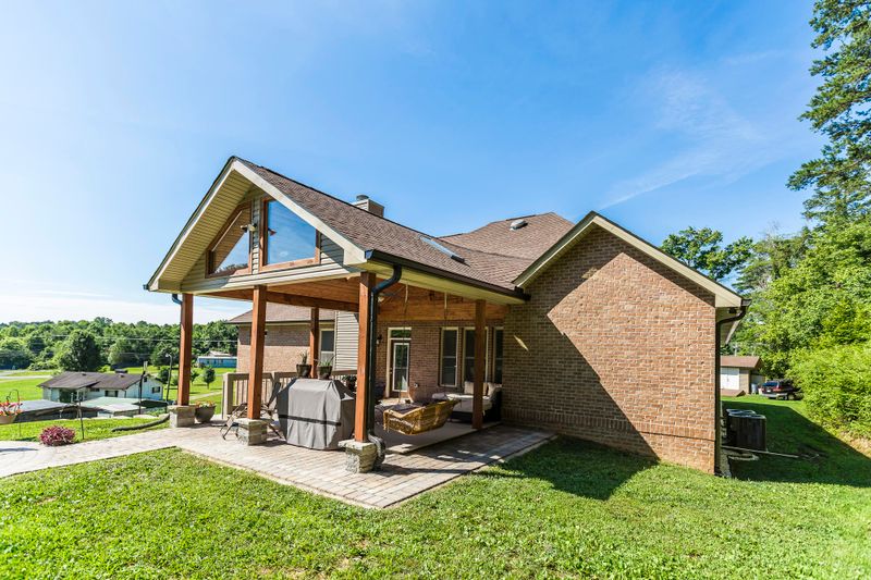 8316 Heiskell Rd, Powell, TN 37849