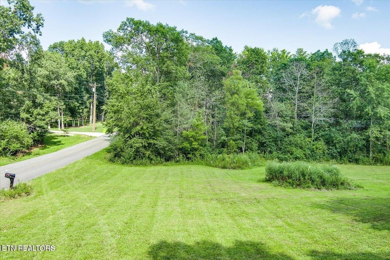 8317 Cherokee Tr, Crossville, TN 38572