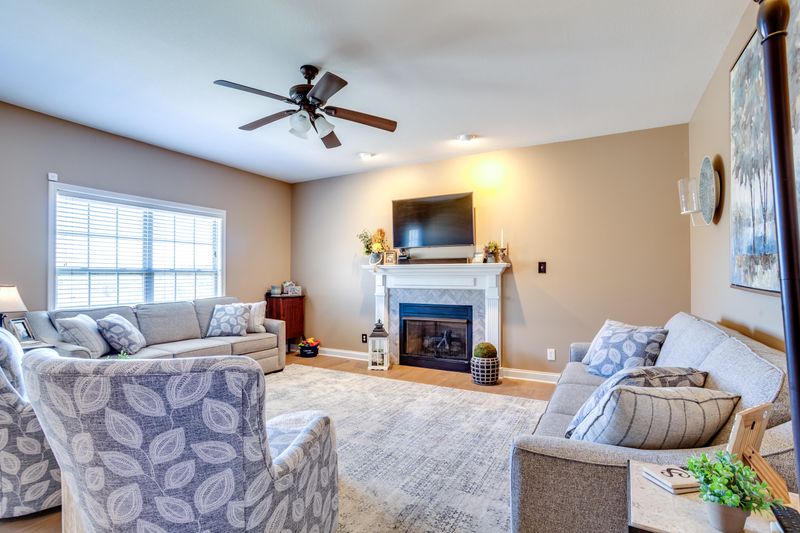 8318 Bay Garden Ln, Knoxville, TN 37938