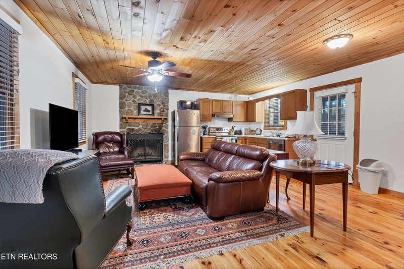 832 Christy Ln, Townsend, TN 37882