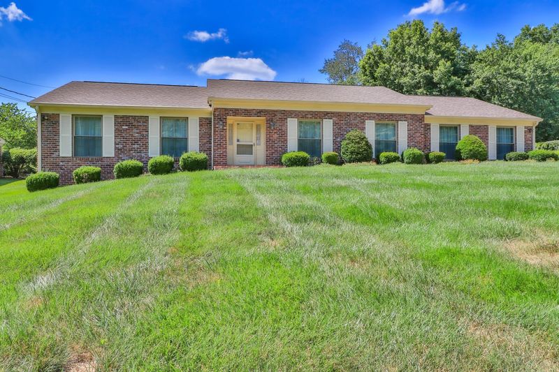 8321 Chadwick Dr, Knoxville, TN 37909