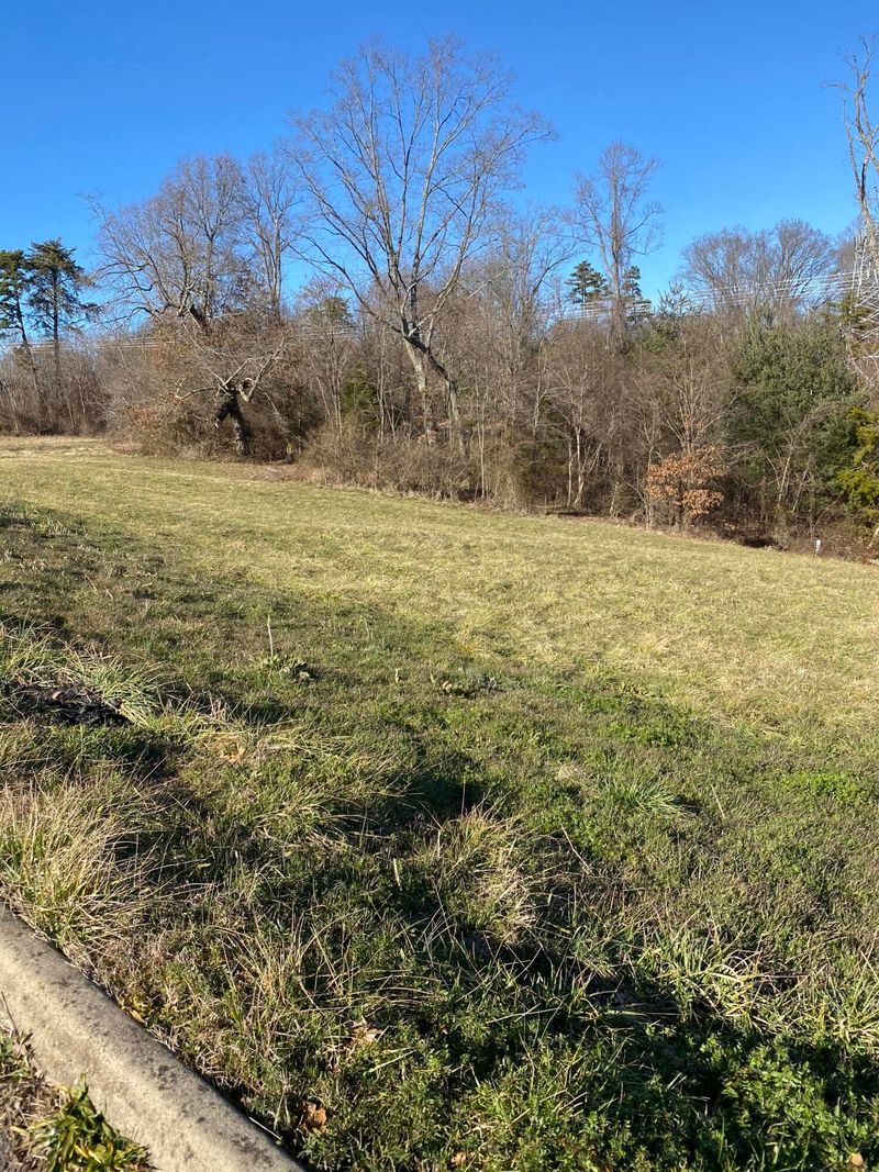 8322 Campbells Point Rd, Corryton, TN 37721