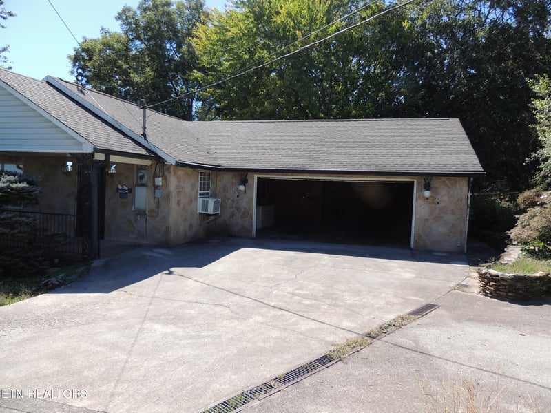 8325 Sharp Rd, Powell, TN 37849