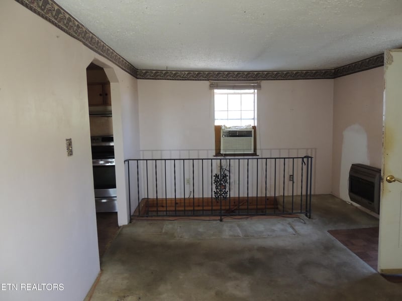 8325 Sharp Rd, Powell, TN 37849