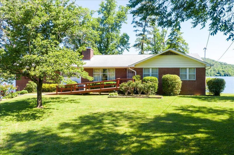 8326 Burchfield Dr, Oak Ridge, TN 37830