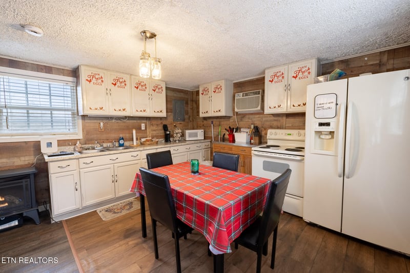 833 - 825 Elder Ln, Kodak, TN 37764