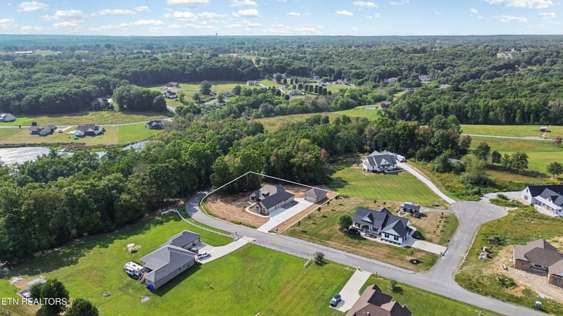 833 Keating Loop, Crossville, TN 38555