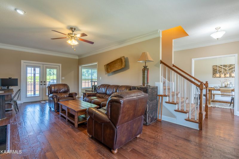 833 Mackenzie Dr, Maryville, TN 37804