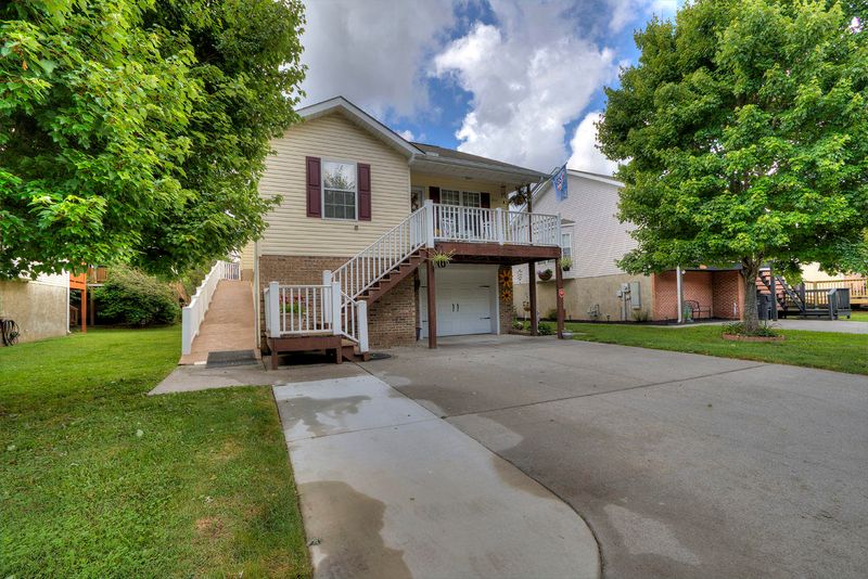 833 Plantation Dr, Pigeon Forge, TN 37863