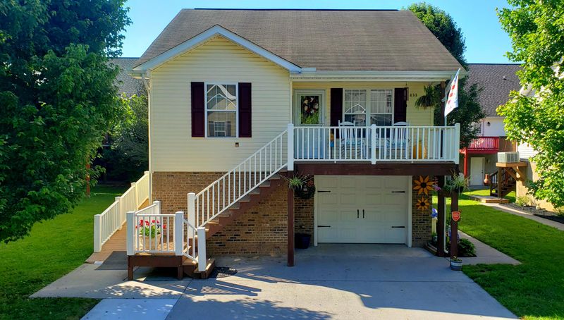 833 Plantation Dr, Pigeon Forge, TN 37863