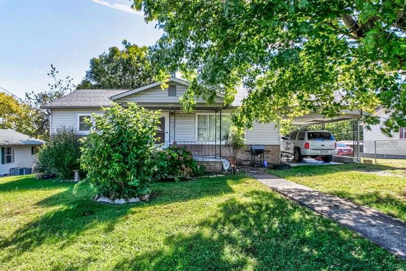 833 Rose Hill Dr, Lafollette, TN 37766