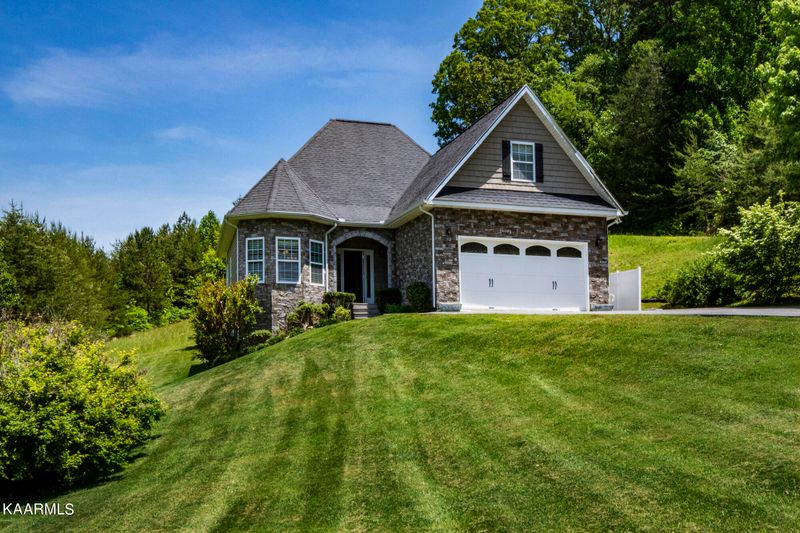 833 Sentry Ridge View Dr, Seymour, TN 37865