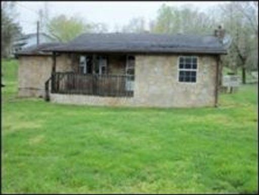 833 Slaven Ln, Oneida, TN 37841