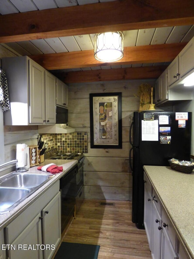 833 Stans Rd, Gatlinburg, TN 37738