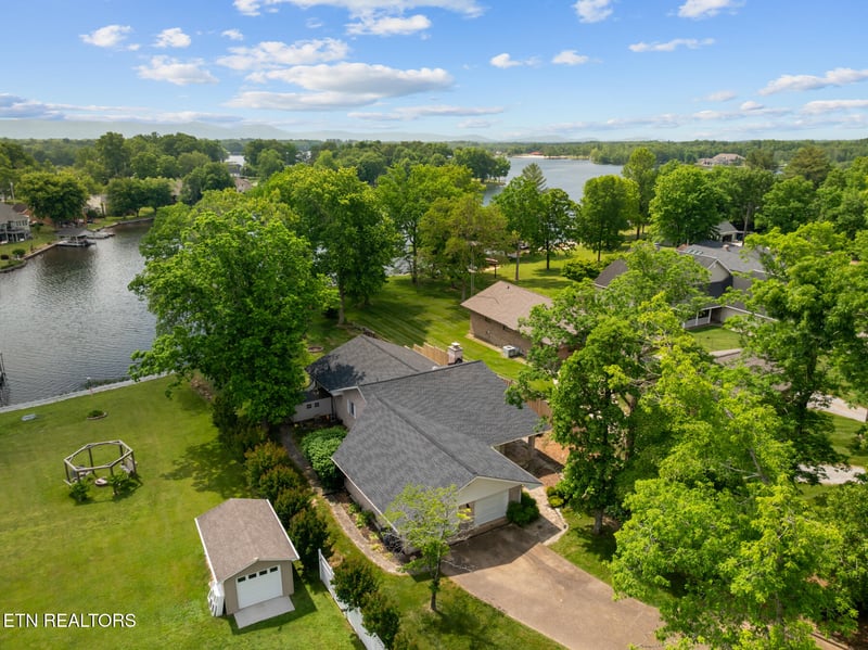8331 Cherokee Tr, Crossville, TN 38572