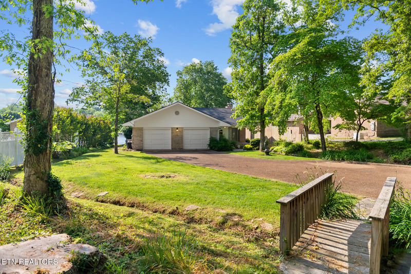 8331 Cherokee Tr, Crossville, TN 38572