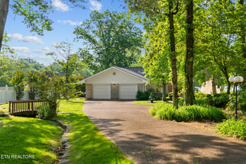 8331 Cherokee Tr, Crossville, TN 38572