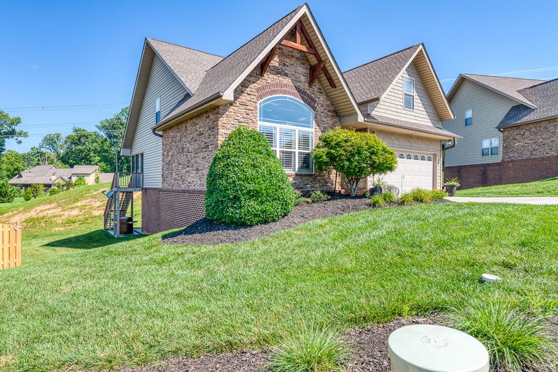 8333 Shoregate Ln, Knoxville, TN 37938