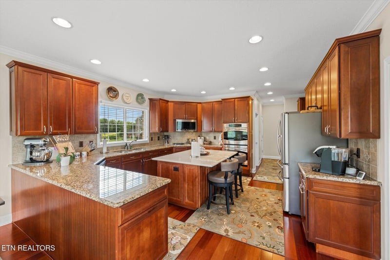 8334 Kiva Dunes Ln, Knoxville, TN 37938