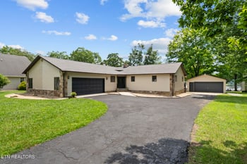 8337 Cherokee Tr, Crossville, TN 38572