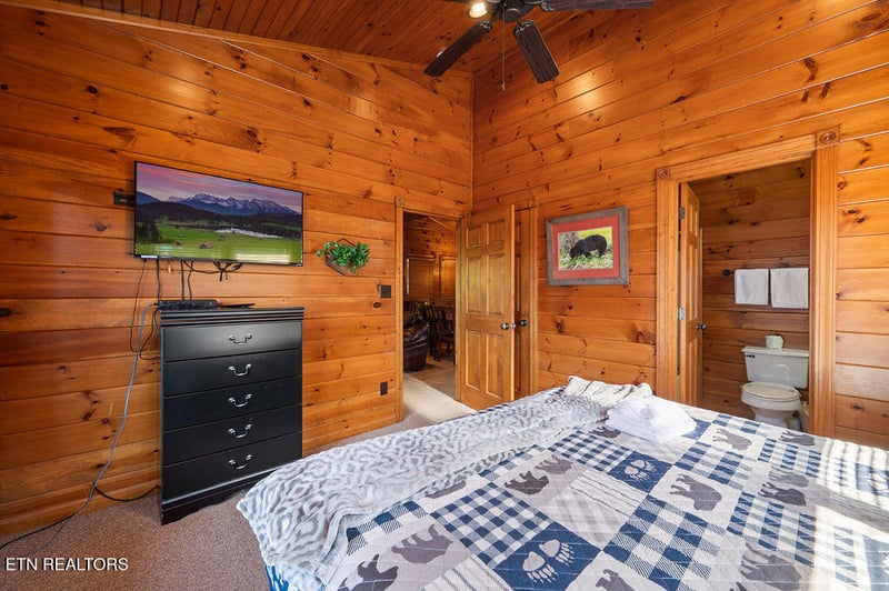 834 Great Smoky Way, Gatlinburg, TN 37738