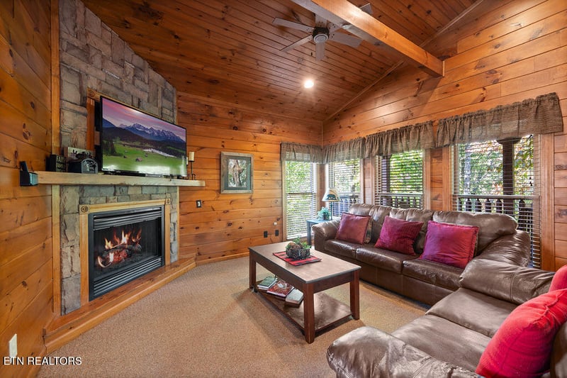 834 Great Smoky Way, Gatlinburg, TN 37738
