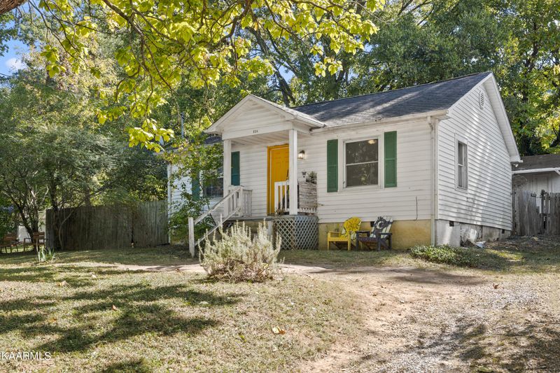 834 Spring Dr, Knoxville, TN 37920