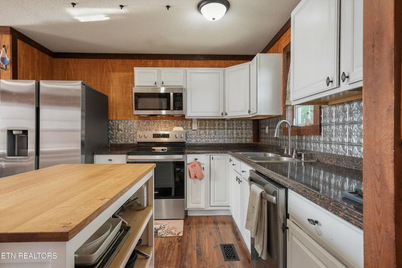 834 Walker Rd, Sharps Chapel, TN 37866