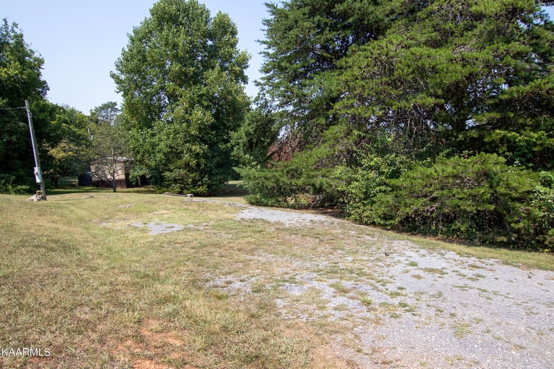 835 Holbert Ln, Kodak, TN 37764