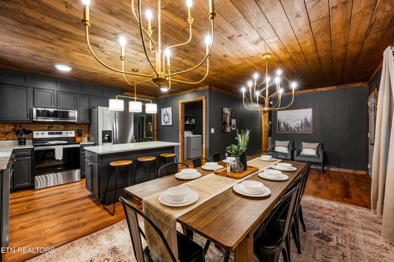 835 Lee Cir, Pigeon Forge, TN 37862