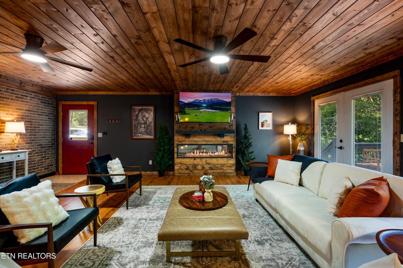 835 Lee Cir, Pigeon Forge, TN 37862