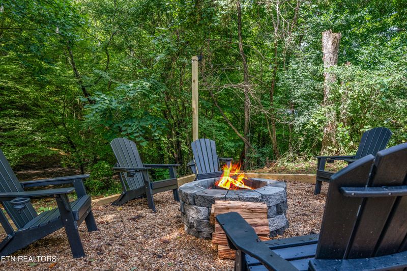 835 Lee Cir, Pigeon Forge, TN 37862