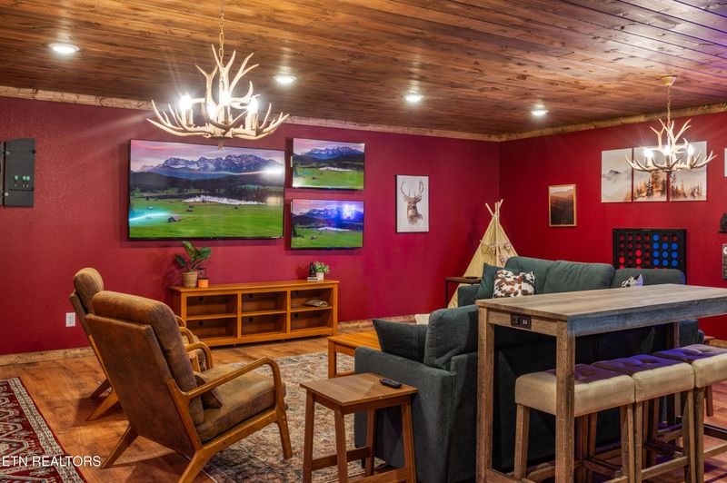 835 Lee Cir, Pigeon Forge, TN 37862