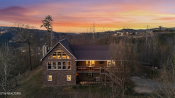 835 Perry Dr, Gatlinburg, TN 37738