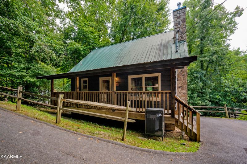 835 Sunrise Blvd, Sevierville, TN 37862