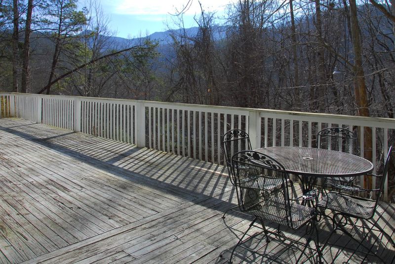 837 Clabo Loop, Gatlinburg, TN 37738